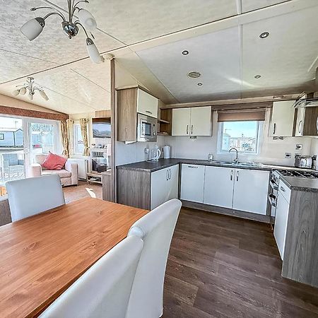 Beautiful Caravan With Decking Wifi At St Osyth Beach Holiday Park Ref 28077Dw 클랙톤온씨 외부 사진