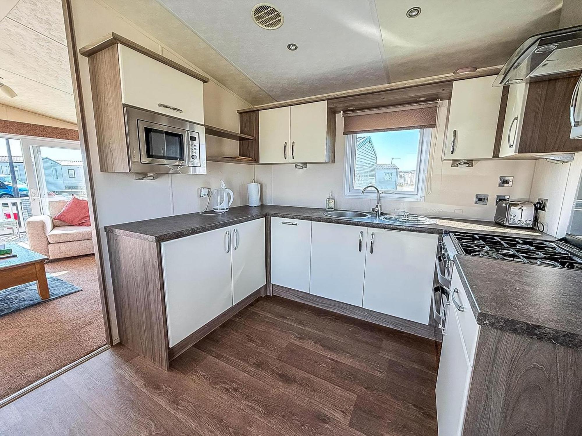 Beautiful Caravan With Decking Wifi At St Osyth Beach Holiday Park Ref 28077Dw 클랙톤온씨 외부 사진