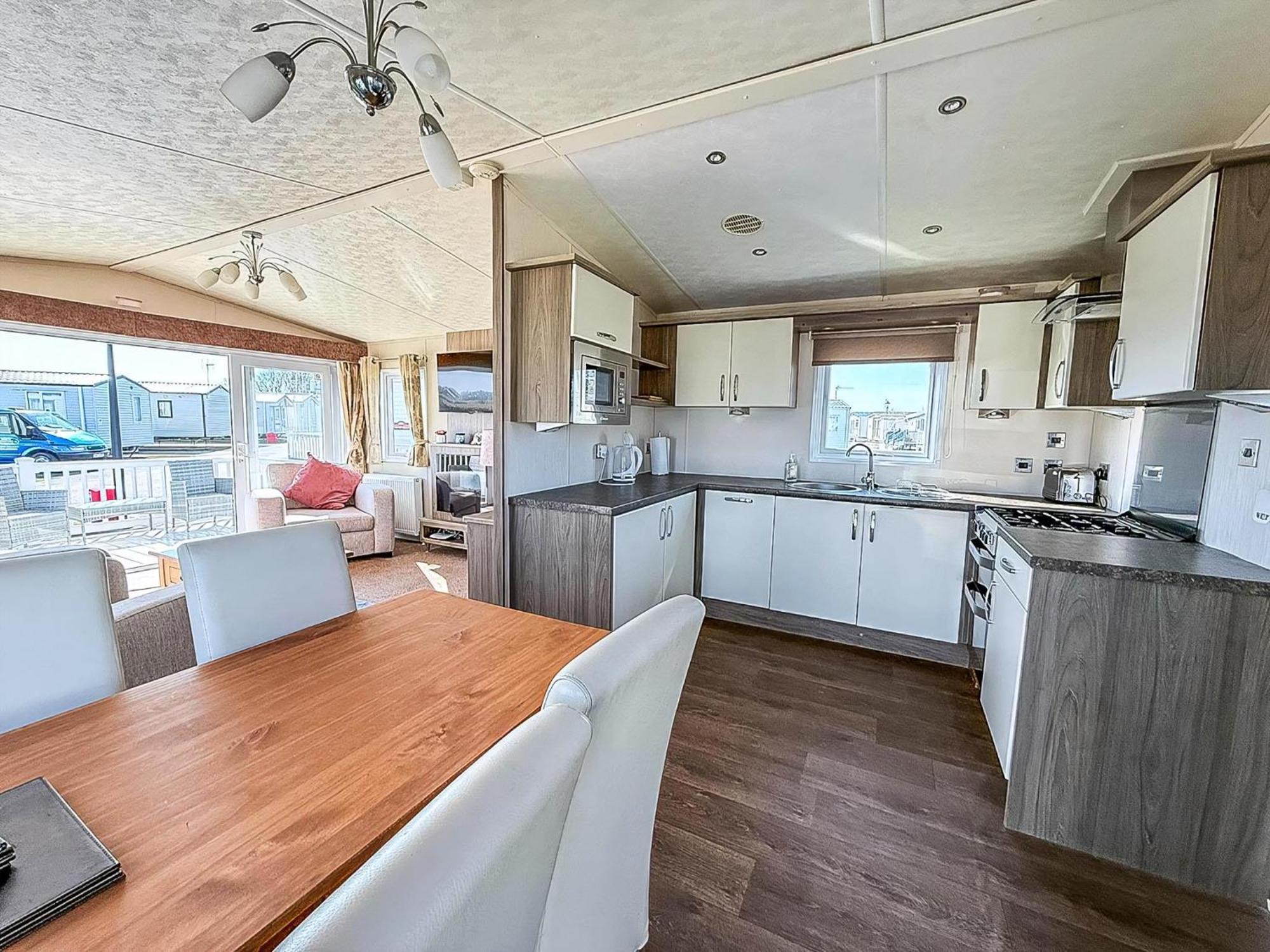 Beautiful Caravan With Decking Wifi At St Osyth Beach Holiday Park Ref 28077Dw 클랙톤온씨 외부 사진