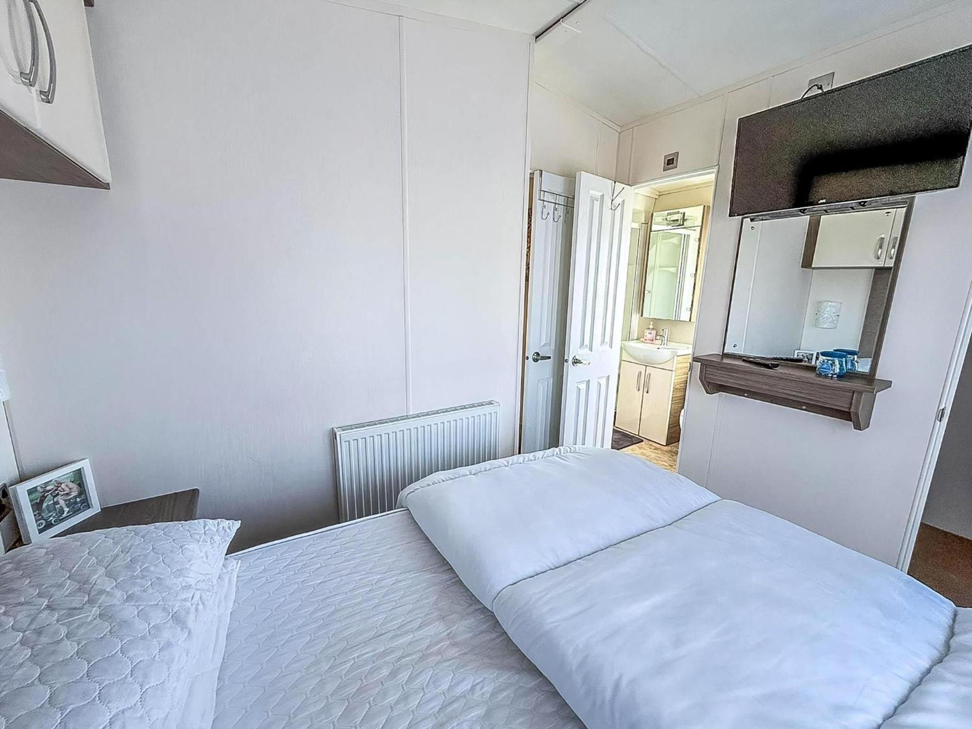 Beautiful Caravan With Decking Wifi At St Osyth Beach Holiday Park Ref 28077Dw 클랙톤온씨 외부 사진