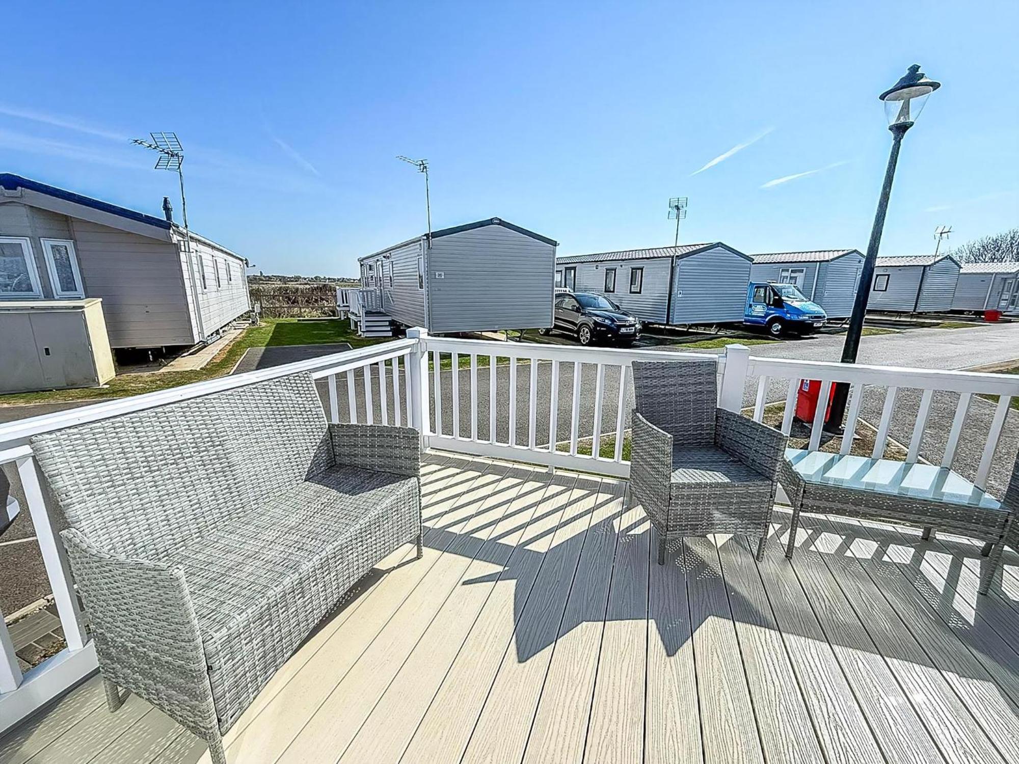 Beautiful Caravan With Decking Wifi At St Osyth Beach Holiday Park Ref 28077Dw 클랙톤온씨 외부 사진